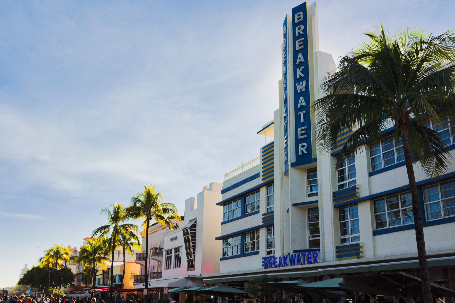 Facciata Art Déco del Breakwater Hotel a Miami Beach