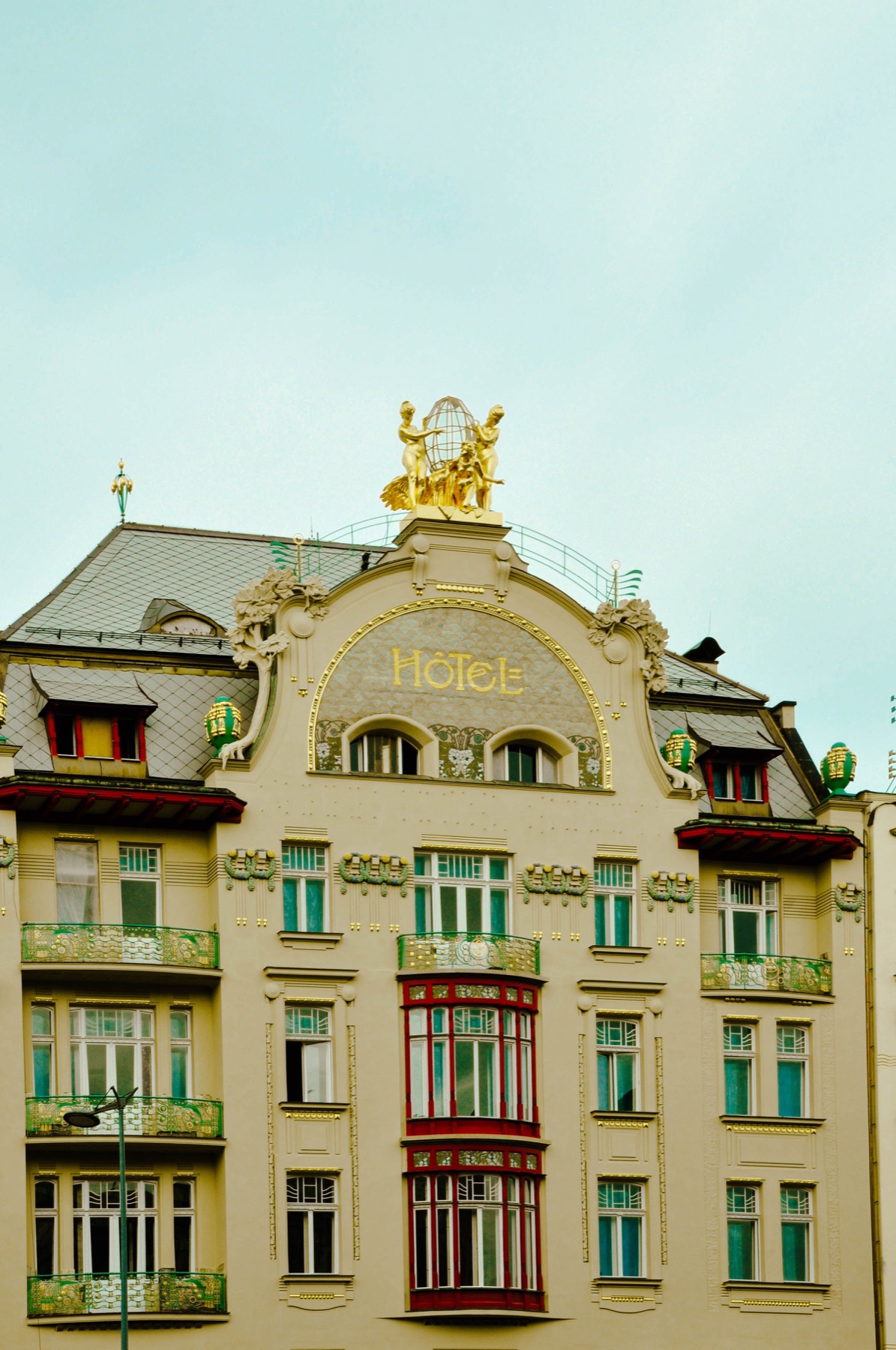Facciata Art Nouveau del Grand Hotel Europa a Praga